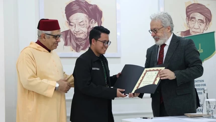 Kaligrafer Muda Indonesia Jadi Juara Kompetisi Internasional, Kuncinya Disiplin dan Konsisten