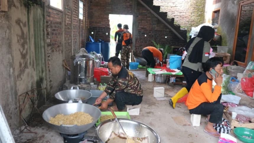 Ingatkan para Pengungsi, dr Makky: Jangan Kebanyakan Makan Mi Instan