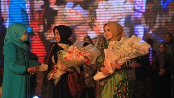 Tupal Fashion Night Merajut Desainer NU Kelas Dunia