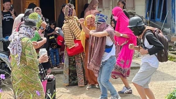 Sekura, Pesta Topeng Saat Lebaran di Lampung Barat
