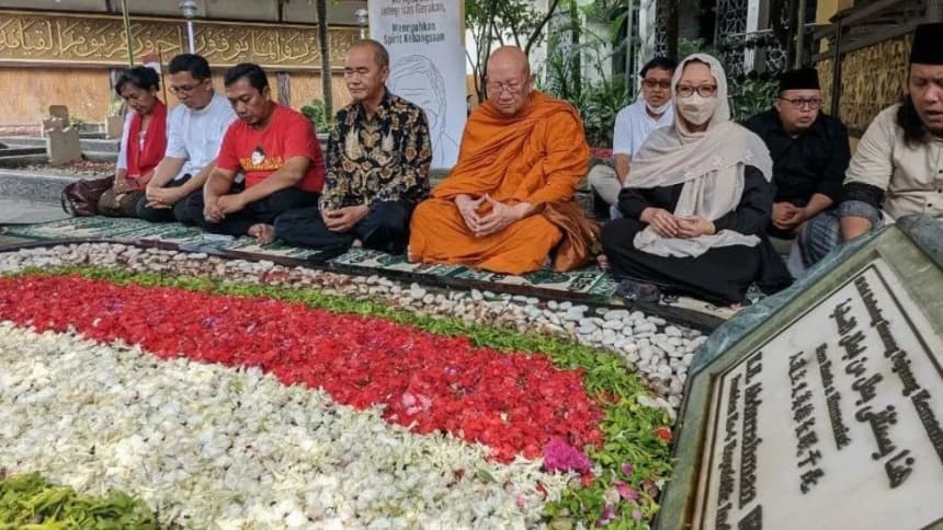 Peserta Tunas Gusdurian 2022 Ziarahi Makam Gus Dur