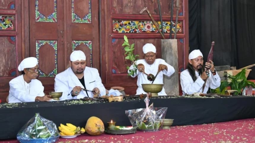 Melihat Lebih Dekat Jamasan Pusaka, Tradisi Masyarakat Sumenep di Bulan Suro