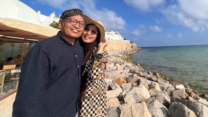 Cerita Putri Gus Mus Ienas Tsuroiya Jadi Istri yang Tertinggal Suaminya