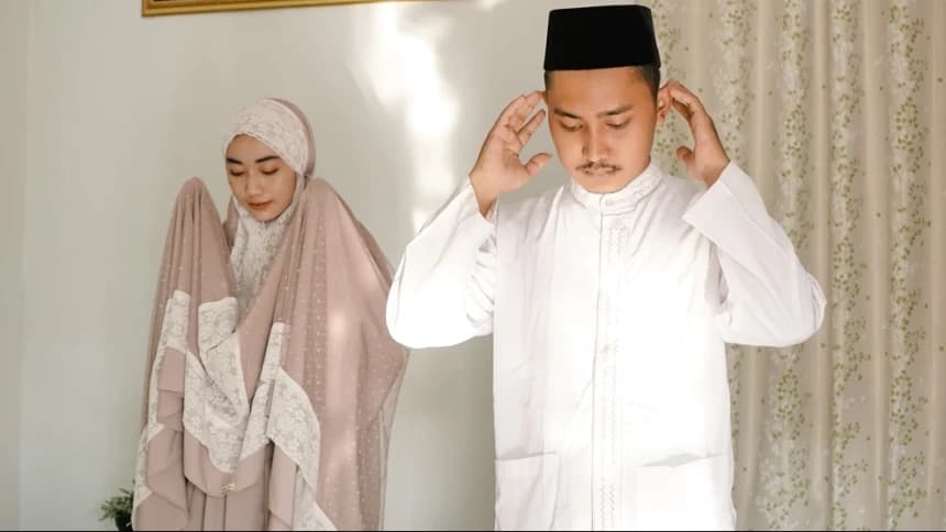 Hukum Membaca Iftitah dan Tahiyat Akhir