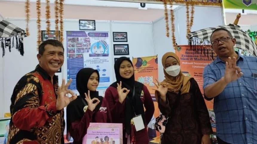 Siswi MTs N Jembrana Teliti Moderasi Beragama di Madrasah, Ada Guru Non-Muslimnya