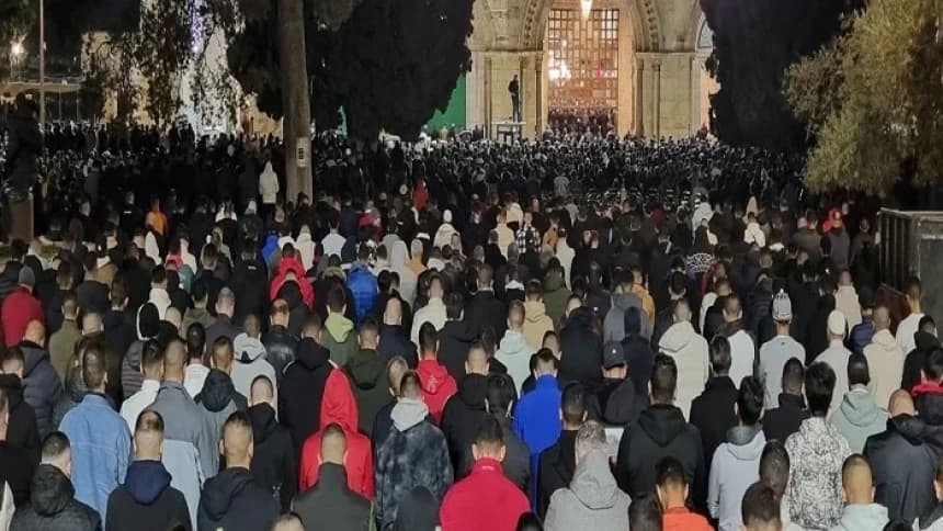 35 Ribu Warga Palestina Shalat Tarawih di Masjid Al-Aqsa Meski Dibatasi Israel