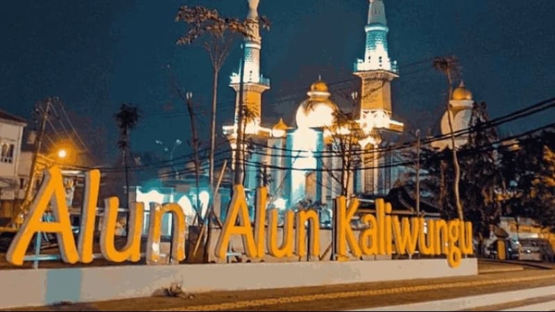 Syawalan Festival Kaliwungu: Haul Kiai Asy'ari dan Wujud Budaya Ziarah Masyarakat Pantura