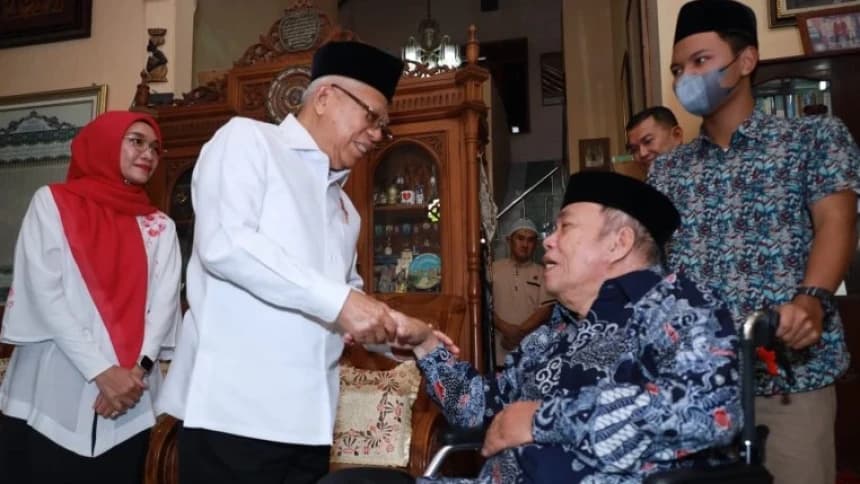 Wapres KH Ma’ruf Amin Jenguk Katib Aam PBNU 2010-2015 KH Abdul Malik Madani