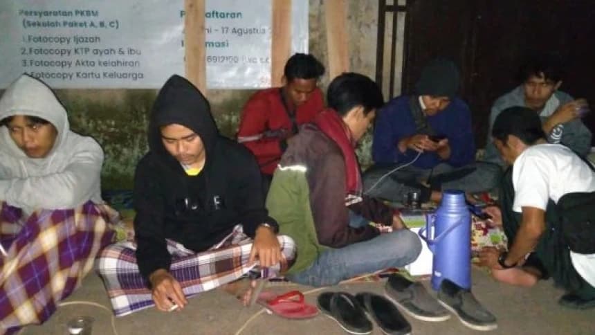 Khawatir Gempa Susulan, Warga Pilih Berjaga dan Tidak Tidur