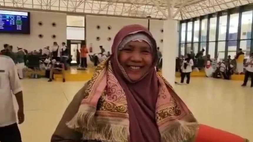 Unik, Upaya Jamaah Haji Ini Masukkan Oleh-oleh ke Koper untuk Cucunya