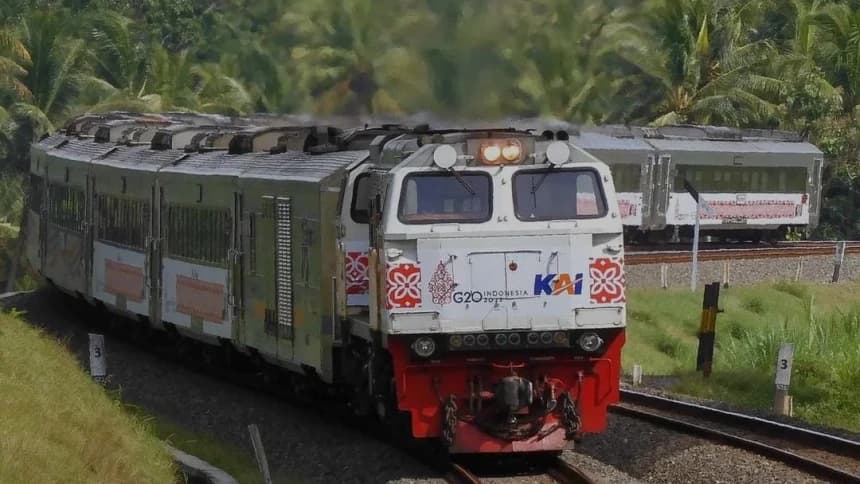 Berlaku Hari Ini, Naik Kereta Api Antarkota Wajib Vaksin Booster