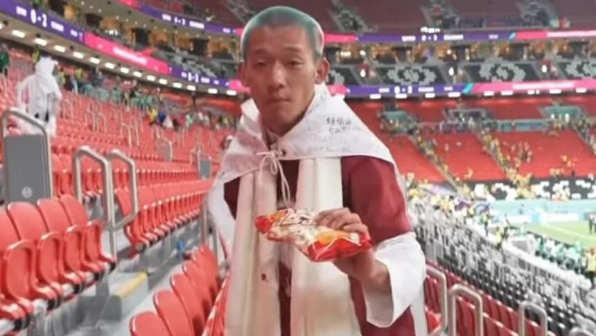 Pendukung Jepang Punguti Sampah Usai Pertandingan Pembuka Piala Dunia 2022