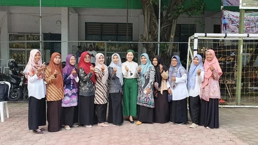 Perempuan Ateis Asal Tiongkok Ini Kagumi Budaya Pesantren