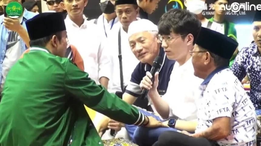 Hadiri Harlah NU Kaohsiung, Gus Kautsar Tuntun Dua Pria Taiwan Masuk Islam