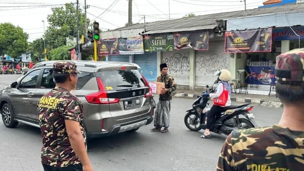 Turun ke Jalan, Banser Bangkalan Galang Donasi untuk Bantu Warga Terdampak Bencana Aceh-Sumatra