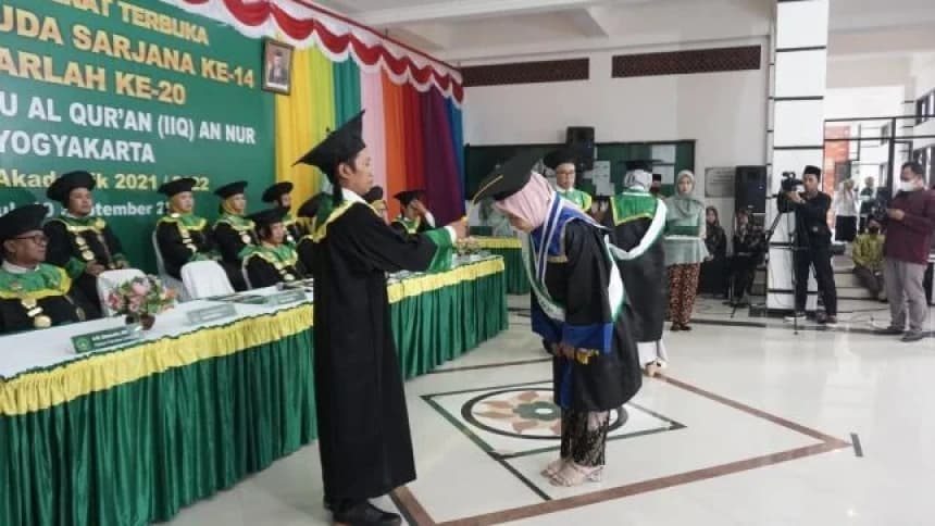49 Wisudawan Cumlaude dan 20 Hafiz Ikuti Wisuda IIQ An Nur Yogyakarta