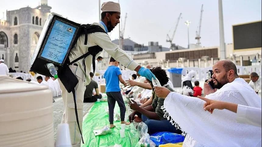 Delapan Juta Liter Zamzam Habis selama 10 Hari Ramadhan di Masjidil Haram