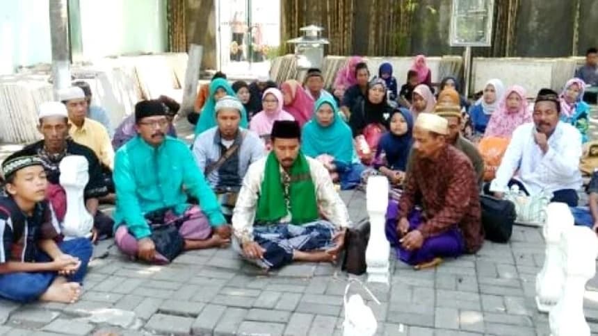 Hukum Ziarah Kubur saat Lebaran